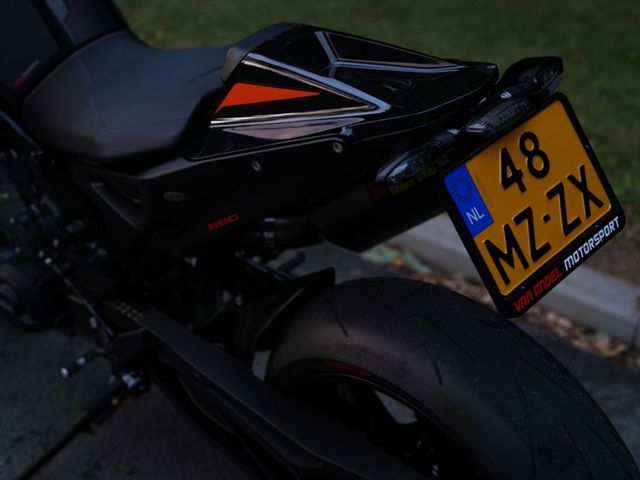 ktm - 890-duke-l