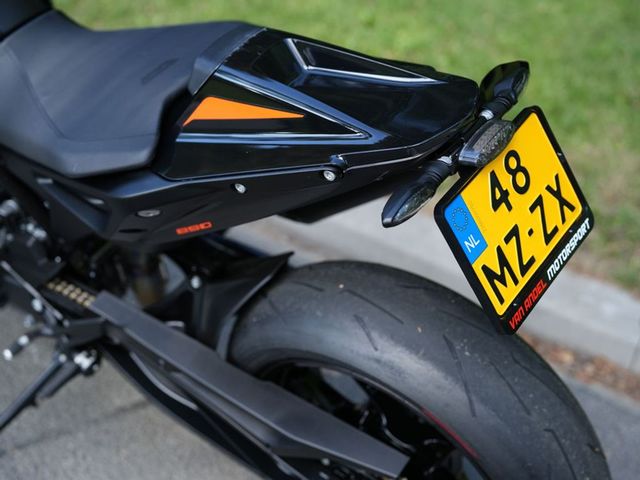 ktm - 890-duke-l