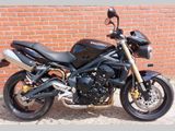 TRIUMPH STREET TRIPLE 675