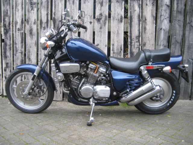 honda - vf-700-c-supermagna