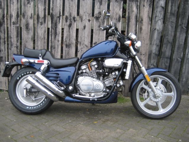 honda - vf-700-c-supermagna