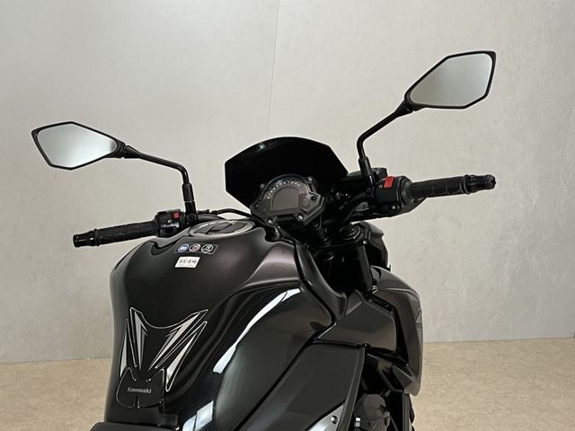 kawasaki - z900