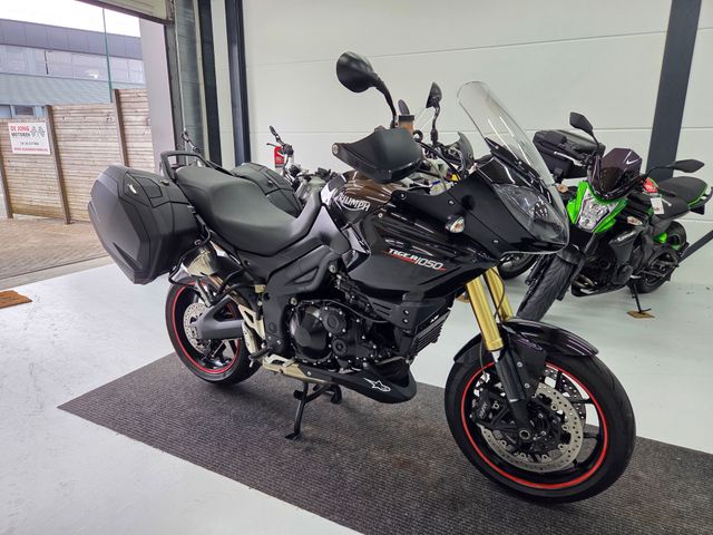 triumph - tiger-1050
