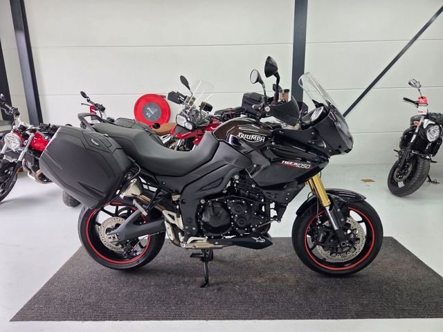 triumph - tiger-1050