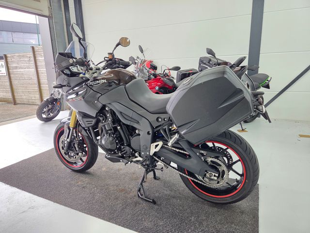 triumph - tiger-1050