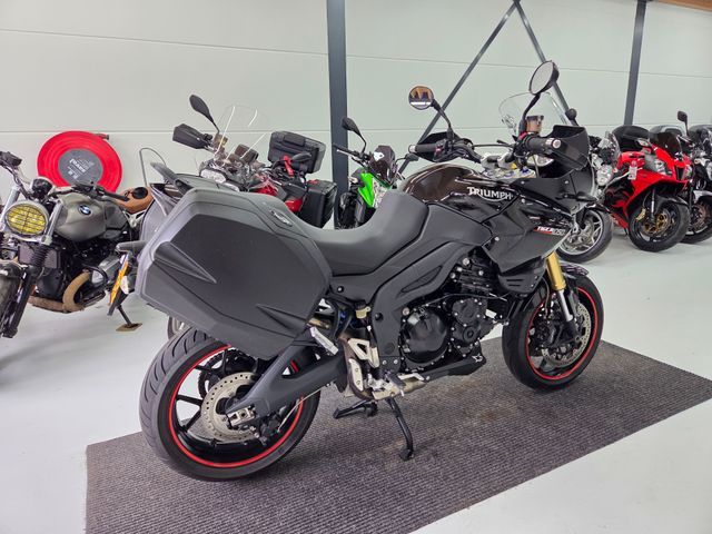 triumph - tiger-1050