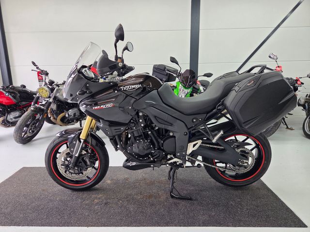 triumph - tiger-1050