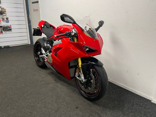 ducati - panigale-v4-s