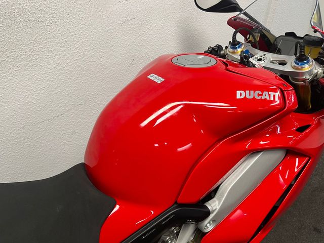 ducati - panigale-v4-s
