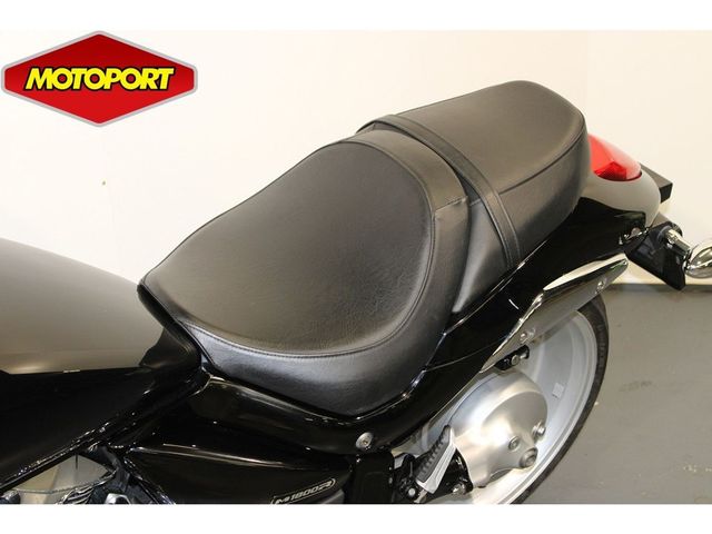 suzuki - m-1800-r-intruder