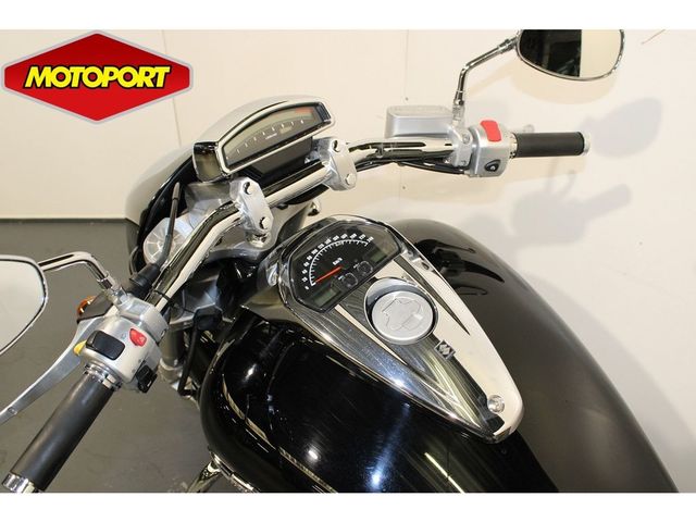 suzuki - m-1800-r-intruder