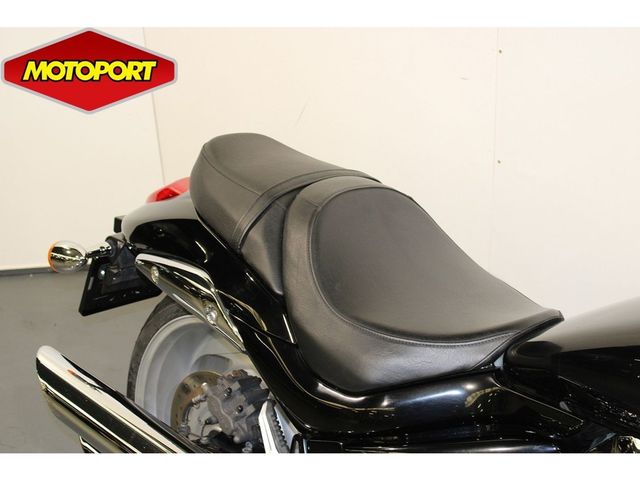 suzuki - m-1800-r-intruder