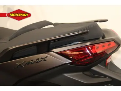 YAMAHA X MAX 300 TECH MAX – foto 3