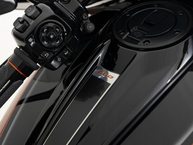 harley-davidson - street-glide-cvo-flhxse