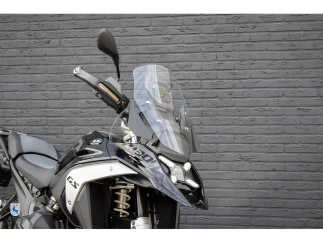 bmw - r-1300-gs-triple-black