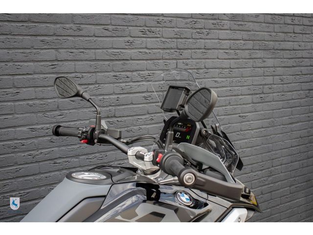 bmw - r-1300-gs-triple-black