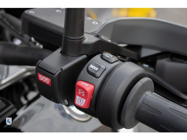 bmw - r-1300-gs-triple-black