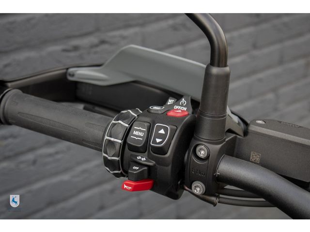 bmw - r-1300-gs-triple-black