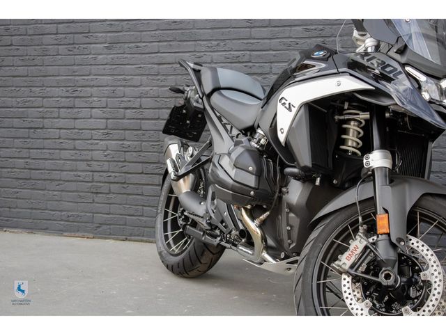 bmw - r-1300-gs-triple-black