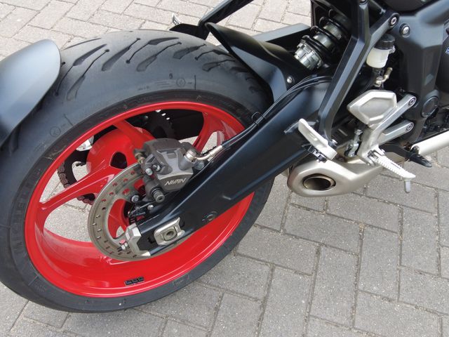 triumph - trident-660-triple-tribute-edition
