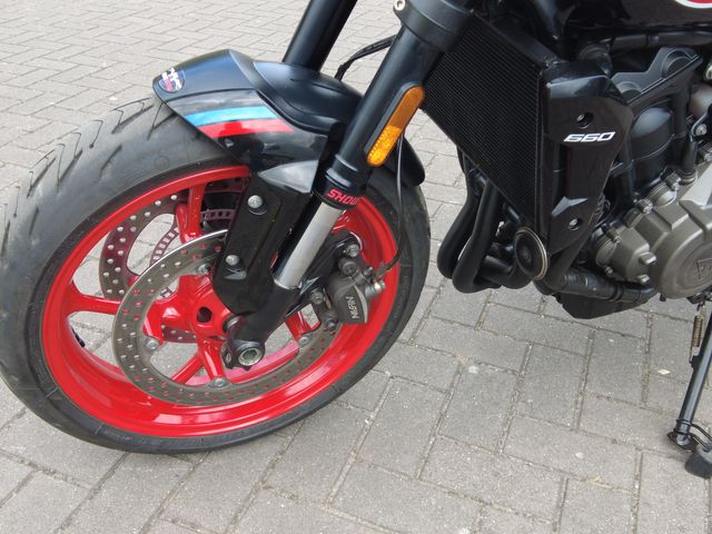 triumph - trident-660-triple-tribute-edition