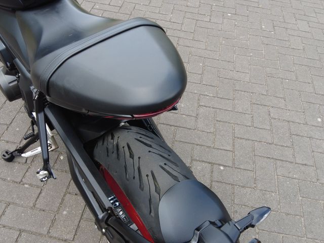triumph - trident-660-triple-tribute-edition