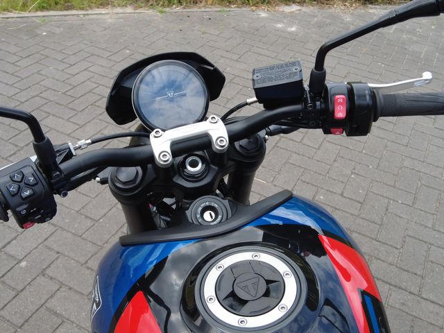 triumph - trident-660-triple-tribute-edition