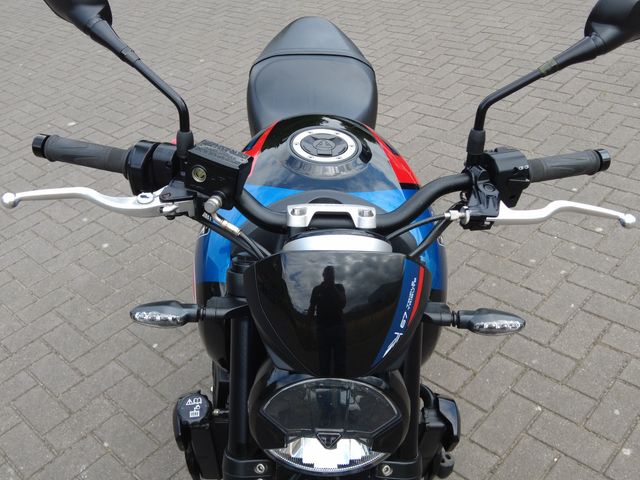 triumph - trident-660-triple-tribute-edition