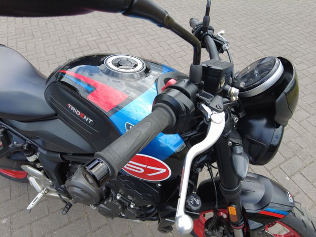 triumph - trident-660-triple-tribute-edition