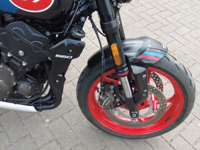 triumph - trident-660-triple-tribute-edition