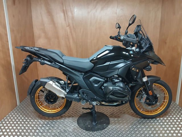 bmw - r-1300-gs-triple-black