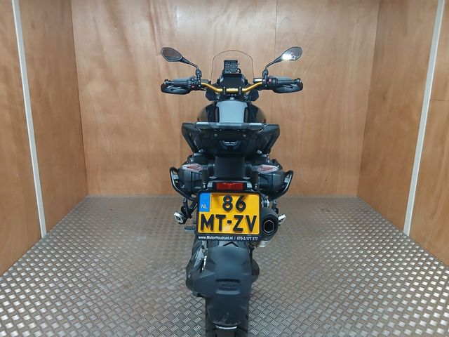 bmw - r-1300-gs-triple-black
