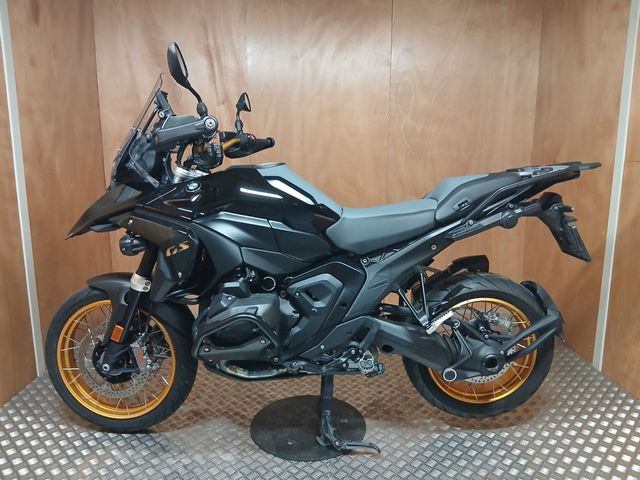 bmw - r-1300-gs-triple-black