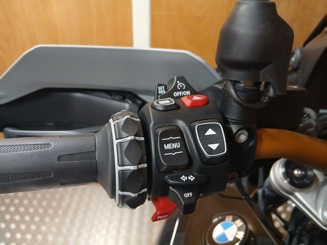 bmw - r-1300-gs-triple-black