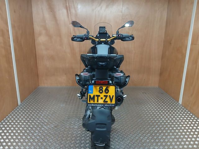 bmw - r-1300-gs-triple-black