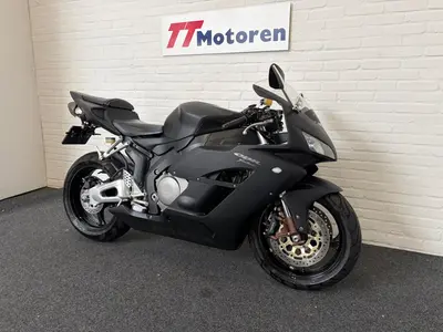 HONDA CBR 1000 RR FIREBLADE – foto 2