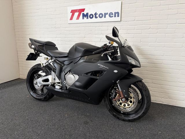 honda - cbr-1000-rr-fireblade