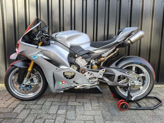 ducati - panigale-v4-s