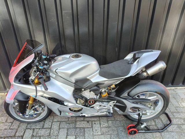 ducati - panigale-v4-s