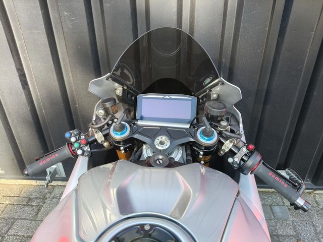 ducati - panigale-v4-s