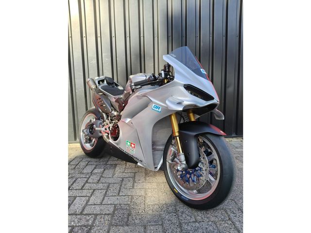ducati - panigale-v4-s