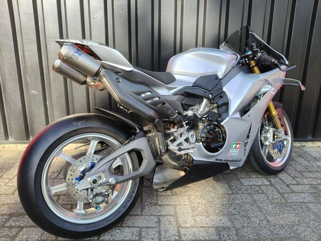 ducati - panigale-v4-s
