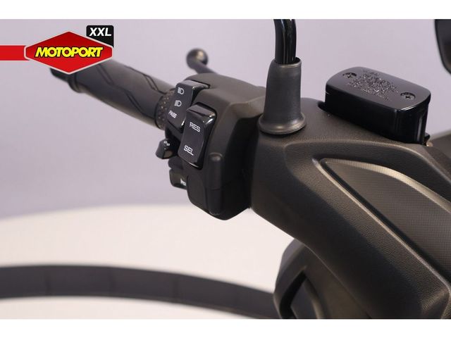 yamaha - x-max-300-abs