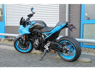 SUZUKI GSX-8S – foto 4