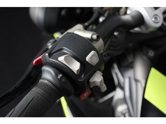 triumph - street-triple-rs