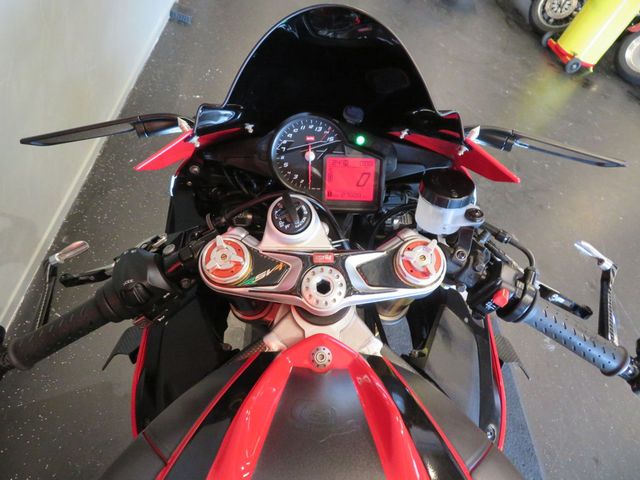 aprilia - rsv-4-r