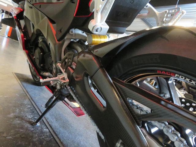 aprilia - rsv-4-r