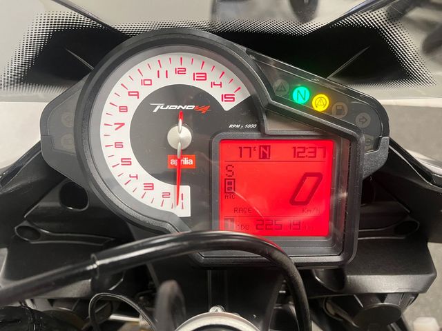 aprilia - tuono-v4