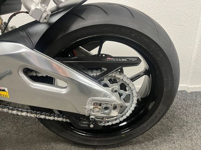 aprilia - tuono-v4
