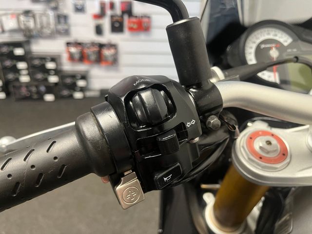 aprilia - tuono-v4